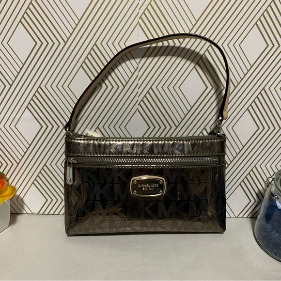 Michael Kors Small Shoulder Bag - Chic and Versatile - 8” x 5” x 1” - Picture 1 of 12